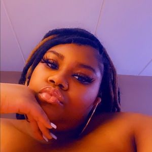 Meet your Posher, Alonica